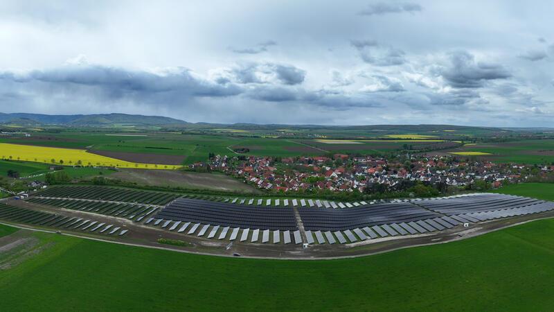 Gremium hat trotz Rekordminuns Millioneninvestitionen im Blick Der Ausbau der Photovoltaik beschäftigt die Ratsgremien seit Beginn der Wahlperiode. Die Aufnahme zeigt den Bürgersolarpark Dörnten-Ost.