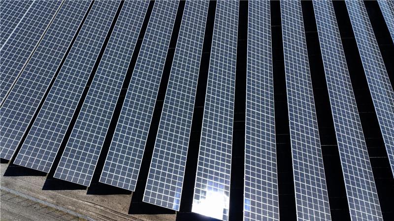 Der Ausbau von Solar- und Speichertechnologien sollte laut Verband konsequent fortgesetzt werden. 