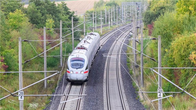 Der Ausfall eines Stellwerks sorgt derzeit für große Probleme im Bahnverkehr zwischen Hamburg und Berlin. (Archivbild)