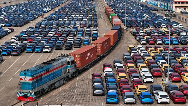 Chinas Exporte stark gewachsen - Überschuss auf Rekordkurs Der Autoabsatz in China sinkt, weshalb viele Fahrzeuge in den Export gehen. (Symbolbild)