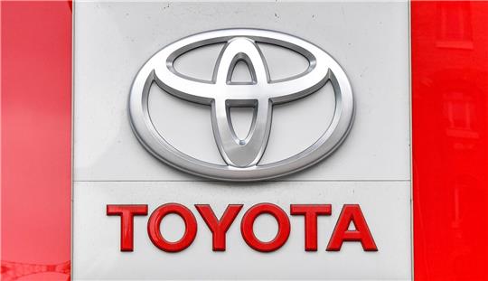 Der Autobauer Toyota muss wegen Chipmangels  Abstriche bei seinen Produktionszielen machen.