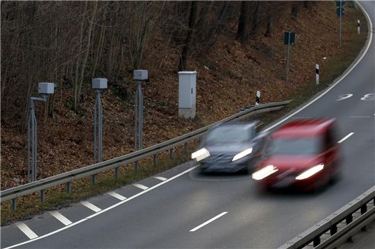 Der B6-Blitzer an der Abfahrt Hildesheimer Straße ist eine von sechs stationären Radar-Anlagen im Landkreis. Foto: Epping