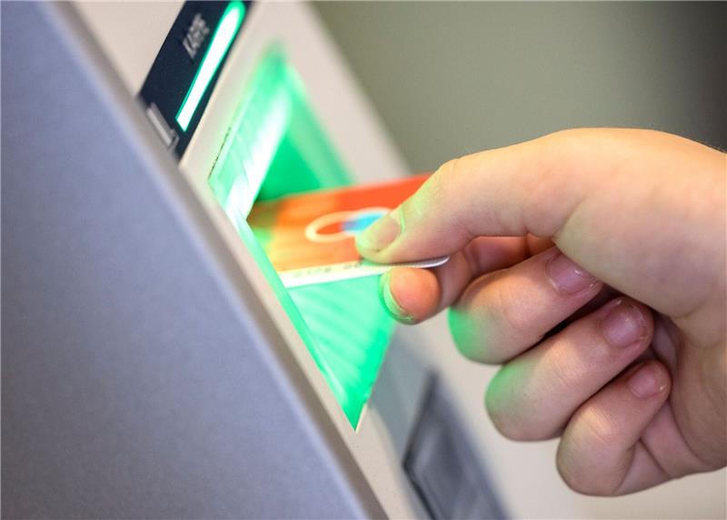 Ärger um Bankgebühren-Urteil - Drohung mit Kontokündigung Der BGH hatte am 27. April 2021 entschieden, dass Kreditinstitute bei Änderungen von Allgemeinen Geschäftsbedingungen die Zustimmung ihrer Kundinnen und Kunden einholen müssen.
