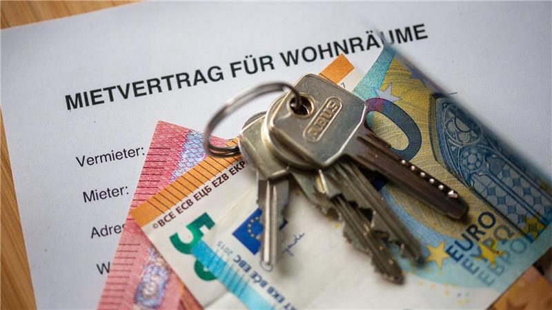 Der BGH prüft, ob ein Vermieter einen Wohnraummietvertrag kündigen darf, wenn der Mieter die Wohnung gewinnbringend untervermietet. (Symbolbild)