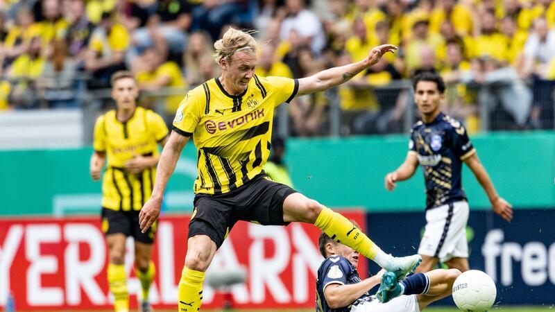Von wegen Sensationen: Bundesligisten im Pokal weiter Der BVB feierte auch dank Julian Brandt einen souveränen Sieg.