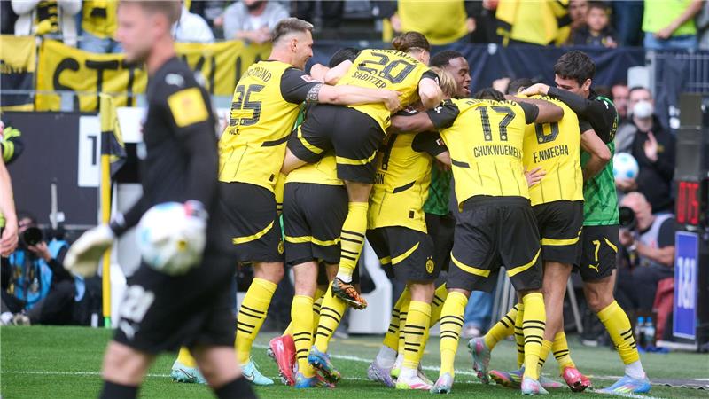 Der BVB jubelt über das 3:0.