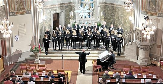 Der Bad Harzburger Jugendchor lädt am Sonntag, 22. Dezember, zu seinem Weihnachtskonzert in die Lutherkirche ein.