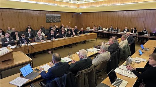 Der Bad Harzburger Stadtrat hat neben dem Bürgermeister 34 Mitglieder, 14 von der Gruppe SPD/FDP/Wählergemeinschaft, 18 von der CDU/Grünen/Freie Wähler-Gruppe und zwei von der AfD.