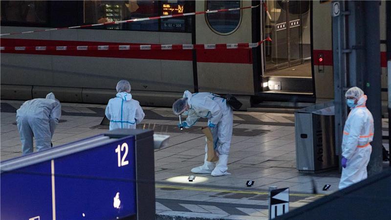 Der Bahnstieg war zur Tatzeit am späten Freitagnachmittag voller Menschen. (Archivbild)