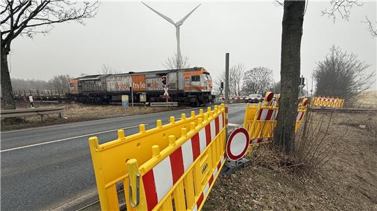 Der Bahnübergang an der Immenröder Straße wird ab Dienstag gesperrt und mit ihm auch die Straße.