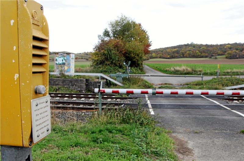Der Bahnübergang zum Mausebrunnen wird im Herbst kommenden Jahres von der Deutschen Bahn abgebaut. Foto: Leifeld