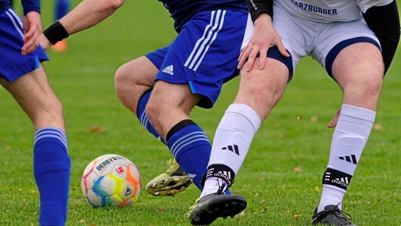 Der Ball rollt zwar weiter im Landkreis Goslar, zunehmend aber auf einem schwachen Niveau. Die Zahl der leistungsorientierten Fußballer ist so gering wie nie zuvor.