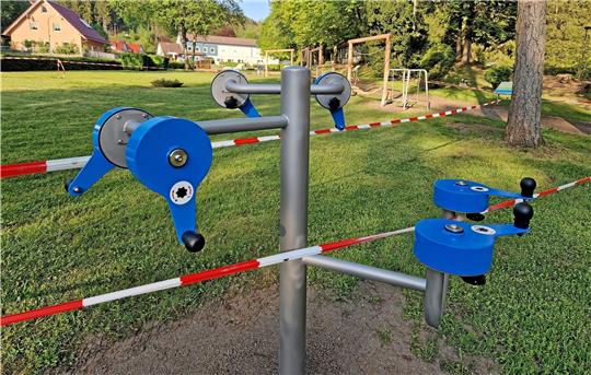 Der Bau des Mehrgenerationenparks geht voran. Beim Oberkörper-Ergometer sollen die Schultern mobilisiert werden. Foto: Knoke