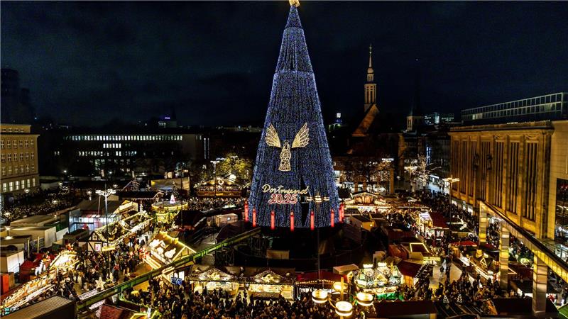 Der Baum besteht aus Hunderten Rotfichten aus dem Sauerland.