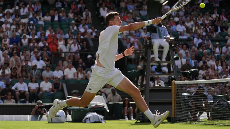 Zverev zieht trotz Problemen in zweite Wimbledon-Runde ein Der Belgier Alexander Blockx stellte Alexander Zverev vor Probleme.