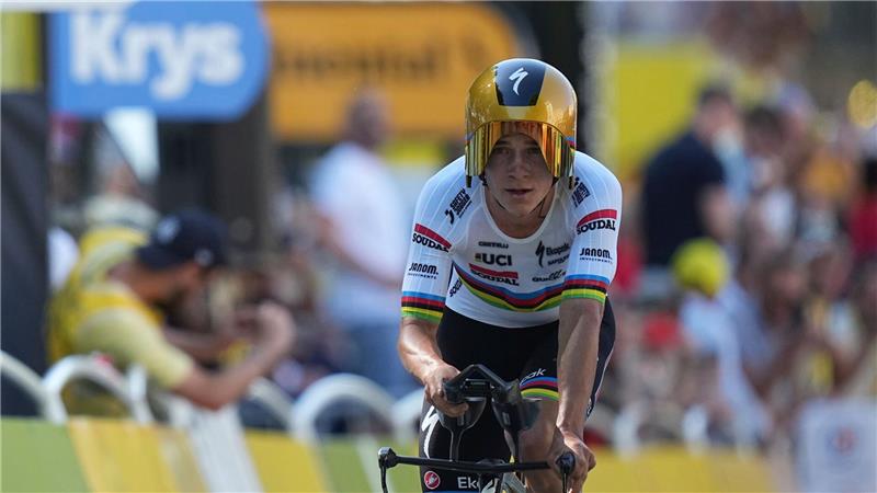 Der Belgier Remco Evenepoel gewinnt das erste Zeitfahren bei der 112. Tour. 