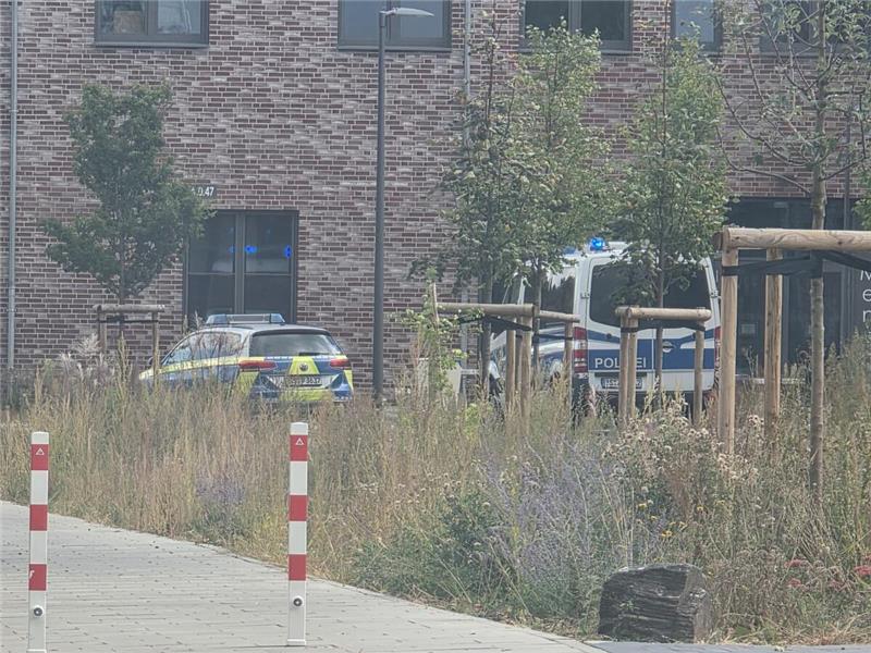 Der Bereich um das Schulgebäude wurde abgesperrt und die Goldene Aue wurde evaku...