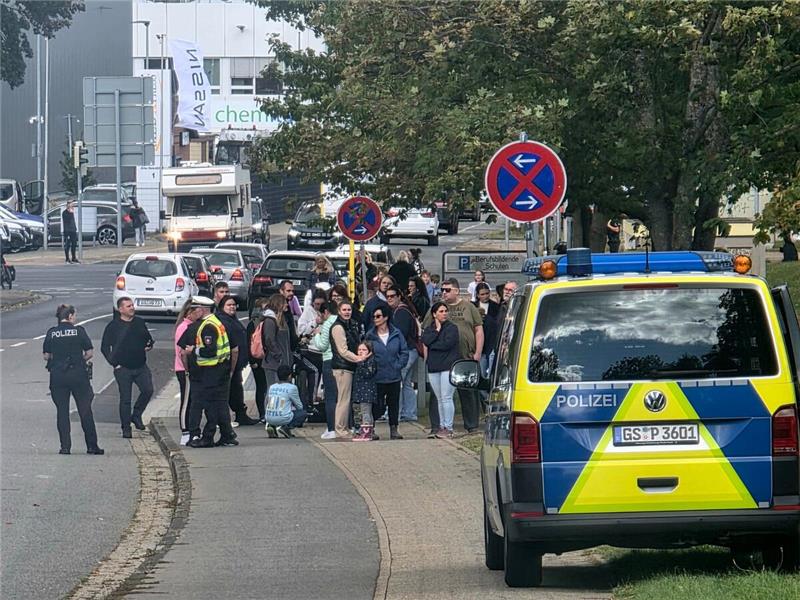 Der Bereich um das Schulgebäude wurde abgesperrt und die Goldene Aue wurde evaku...