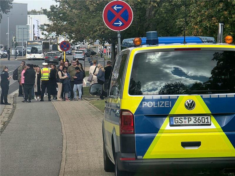 Der Bereich um das Schulgebäude wurde abgesperrt und die Goldene Aue wurde evaku...