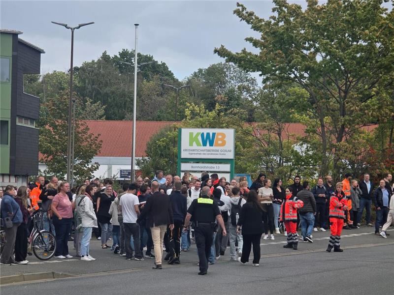 Der Bereich um das Schulgebäude wurde abgesperrt und die Goldene Aue wurde evaku...