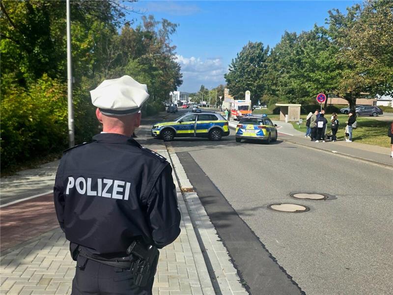 Der Bereich um das Schulgebäude wurde abgesperrt und die Goldene Aue wurde evaku...