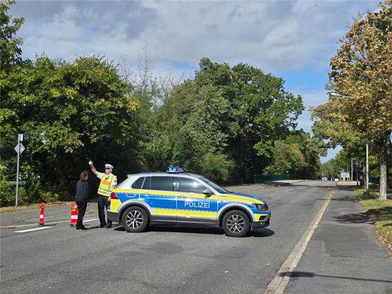 Der Bereich um das Schulgebäude wurde abgesperrt und die Goldene Aue wurde evaku...
