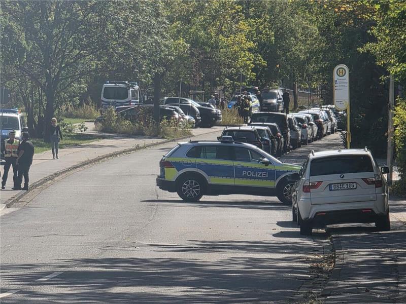 Der Bereich um das Schulgebäude wurde abgesperrt und die Goldene Aue wurde evaku...