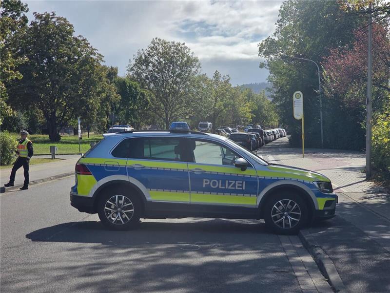 Der Bereich um das Schulgebäude wurde abgesperrt und die Goldene Aue wurde evaku...