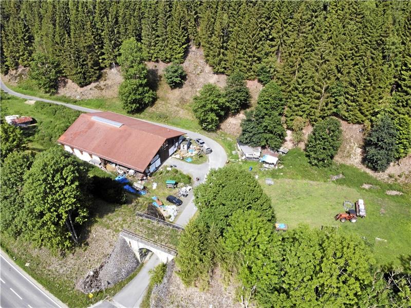 Wildemanner Rinderdrama: Nun spricht das Veterinäramt Der Bergbauernhof in Wildemann: In den vergangenen Tagen sind von dort Rinder abgeholt worden, die schlecht ernährt und schlecht gepflegt sein sollen. Foto: Neuendorf