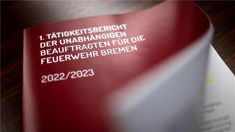 Rassismus und Sexismus - Feuerwehr arbeitet Skandal auf Der Bericht untersucht strukturelle Probleme und empfiehlt Lösungsansätze.