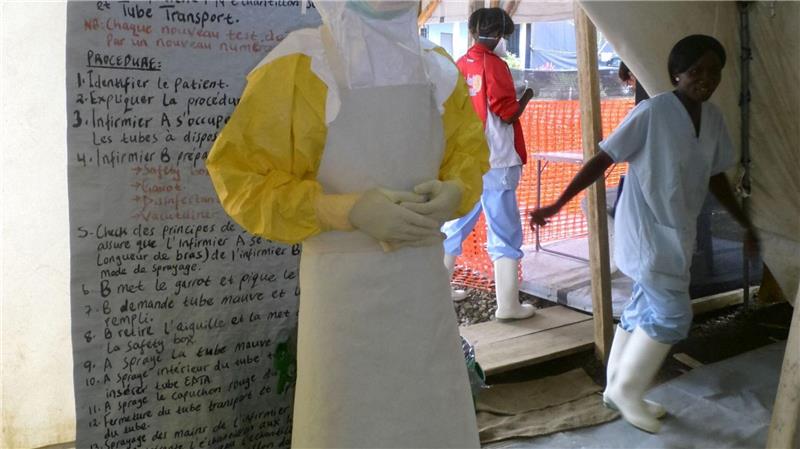 Der Berliner Arzt Maximilian Gertler kennt die Herausforderungen eines Ebola-Einsatzes aus eigener Erfahrung bei Ärzte ohne Grenzen (Handout)