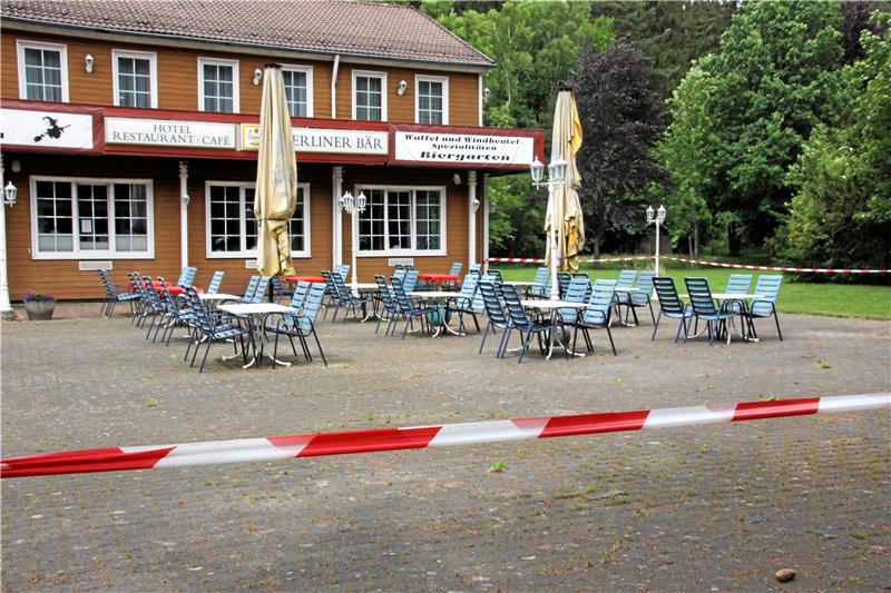 Der Berliner Bär ist schon seit vielen Monaten ohne Gäste – auch der Außenbereich bleibt aller Wahrscheinlichkeit nach über die Ostertage geschlossen. Die Eheleute Bärbel und Karl-Heinz Makowsky hoffen dennoch, dass sie zumindest im Sommer wieder Gäste im Restaurant und dem Hotel empfangen können. Archivfoto: Ciszewski