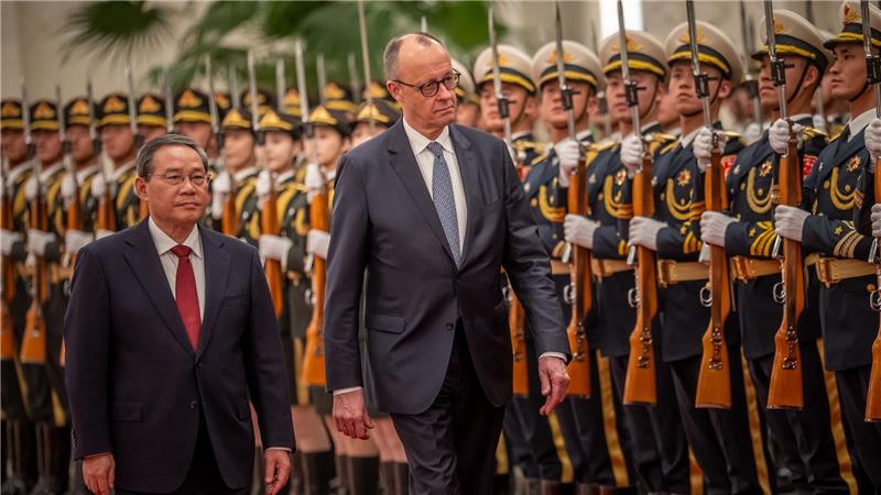 Der Besuch in China ist für Merz ebenso wichtig wie heikel.