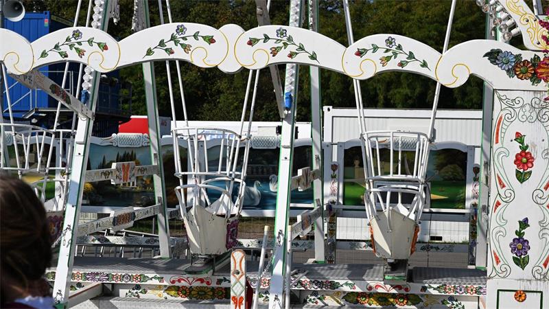 Mitarbeiter nach Unfall auf Oktoberfest reanimiert Der Betrieb wurde nach dem Unfall eingestellt.