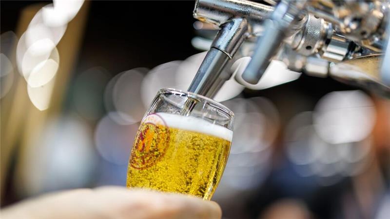 Nicht mal die Fußball-EM kann deutschen Bierabsatz heben Der Bierabsatz in Deutschland geht zurück. (Archivbild)
