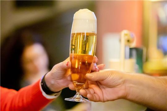 Der Bierabsatz in Deutschland ist nach den Corona-Jahren wieder leicht gestiegen.