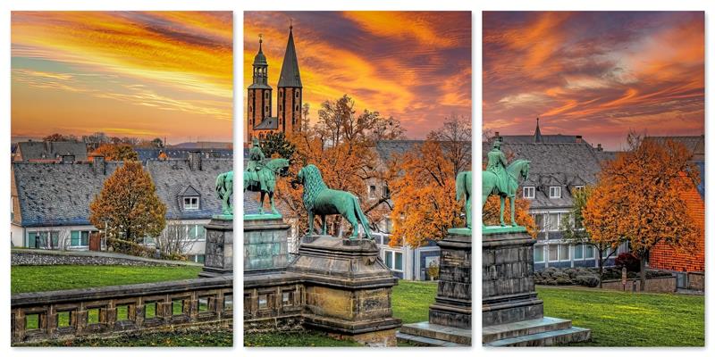 Der Blick von der Kaiserpfalz in den dramatischen Abendhimmel über Goslar ist ein typischer Gleisberg: Das Triptychon (1,20 x 2,50 Meter) hängt im Krankenhaus. Foto: Gleisberg
