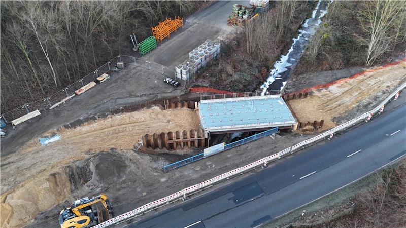 Schandfleck kommt weg: Abriss der „Villa Helene“ beginnt endlich Blick von oben auf eine Baustelle.