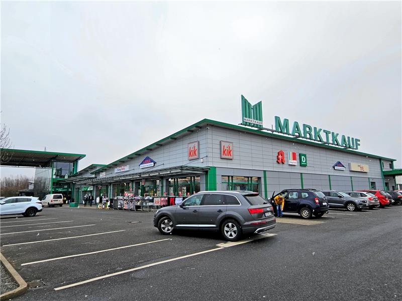 Der Goslarer Markt-Tausch lässt noch viele Fragen offen Der Blick voraus ist noch trübe: Was wird mit den Edeka-Untermietern, wenn Kaufland das Gebäude in der Baßgeige-West übernimmt und zunächst modernisiert? Foto: Sowa