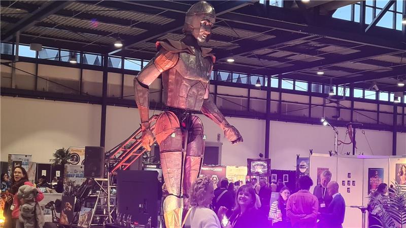 Der Blickfänger in der Ausstellerhalle blieb drei Tage lang eisern stehen.