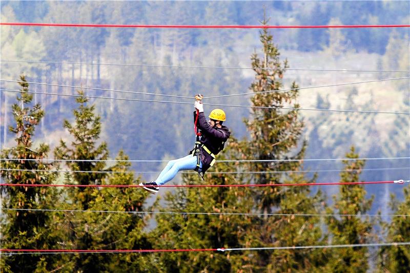 Hahnenklee entscheidet über Rodelbahn, Hotel und „Krämerei“ Der Bocksberg will weiter in sein Sommerangebot investieren: Seit einem Monat ist die neue Zip-Line-Bahn am Start. Archivfoto: Epping