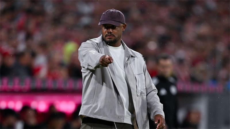 Kompanys geölte Bayern-Maschine ist der Liga entrückt Der „Boss“ und Antreiber am Spielfeldrand: Vincent Kompany.