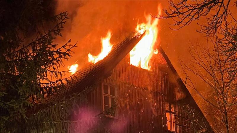 Feuer im „Waldkater“ bei Lautenthal: Suche nach der Brandursache Der Brand im „Waldkater“ bei Lautenthal sorgt für einen Großeinsatz der Feuerwehren.