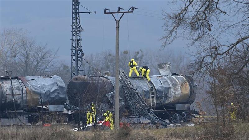 Tschechien: Brand von Güterzug mit Benzol unter Kontrolle Der Brand ist mittlerweile unter Kontrolle.