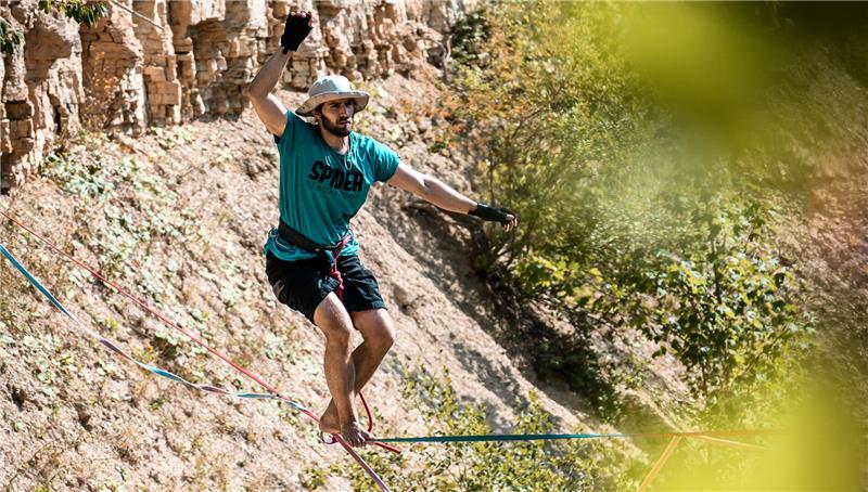 Der Braunschweiger Alexander Lach ist beim Highlining komplett in seinem Element. Dabei kann er abschalten und den Kopf freibekommen.