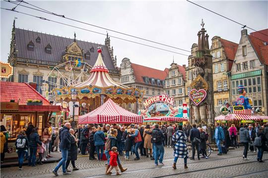 Der Bremer Freimarkt auf dem Marktplatz wurde eröffnet.