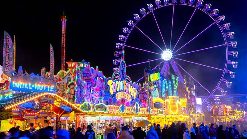 Letzter Rundgang - Freimarkt endet mit Trauerzug und Rosen Der Bremer Freimarkt wird mit einer traditionellen Zeremonie „beerdigt“. (Archivfoto)