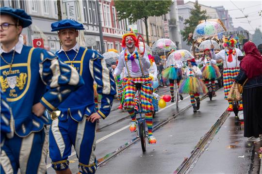 Der Bremer Freimarkt wird seit dem Jahr 1035 veranstaltet und erfasst über das Festgelände Bürgerweide hinaus auch die historische Altstadt.