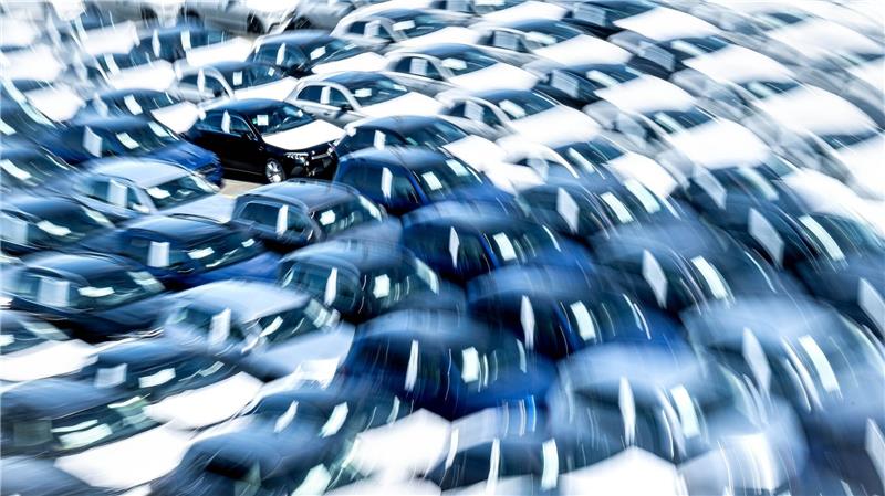 Bremer Logistiker fürchtet massive Einbußen durch US-Zölle Der Bremer Seehäfen- und Logistikdienstleister BLG warnt vor drastischen Folgen der angekündigten neuen US-Zölle.