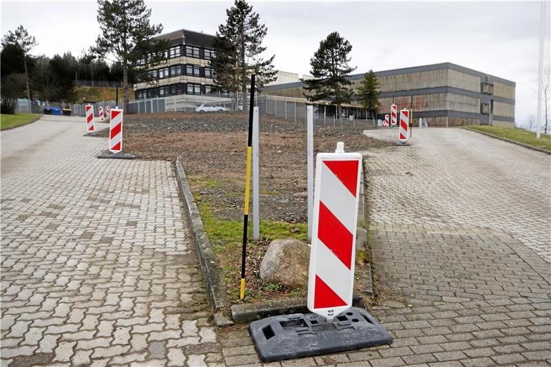 Granetalsperre: Harzwasserwerke reißen Wahrzeichen ab Der Brunnen ist weg: Am Staudamm der Granetalsperre erwartet die Besucher nur noch eine Brache. Das Areal soll in den kommenden Jahren neu gestaltet werden, teilen die Harzwasserwerke mit. Foto: Epping